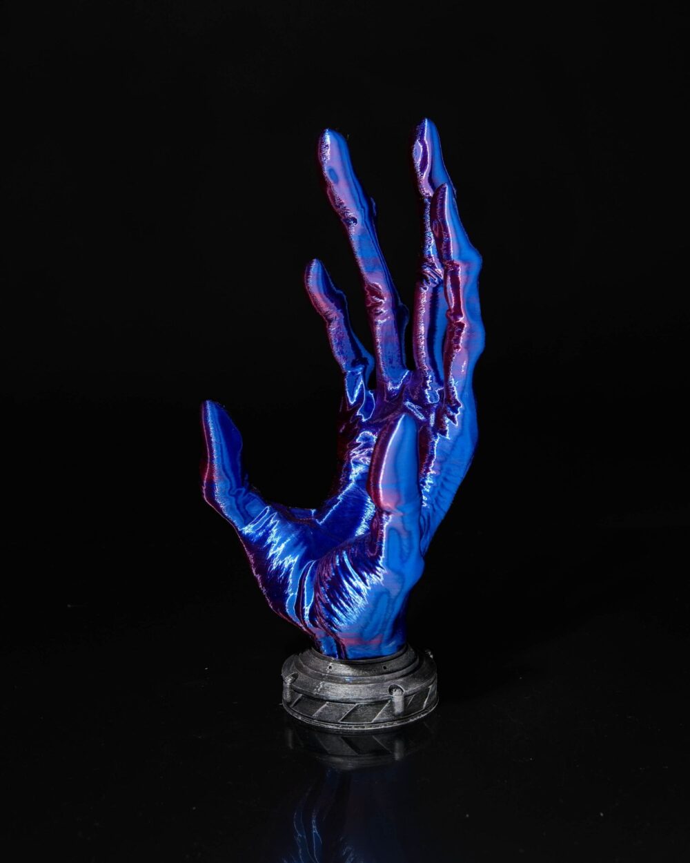 6-Finger Alien Hand Controller Holder: a blue and purple hand-shaped stand with six fingers, perfect for holding gaming controllers.